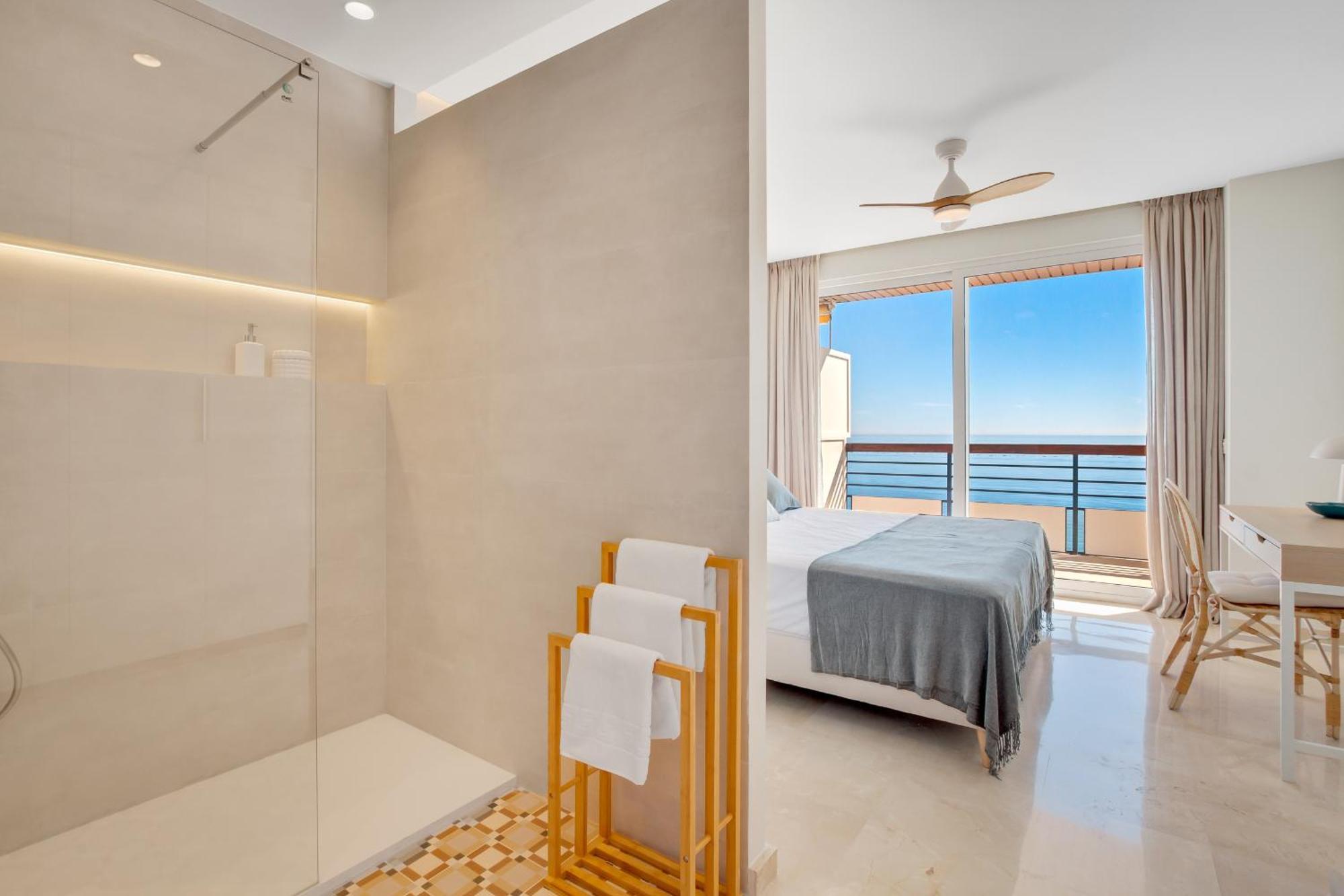 Santa Clara Modern & Exclusive Seafront Apartment Торремолинос Экстерьер фото