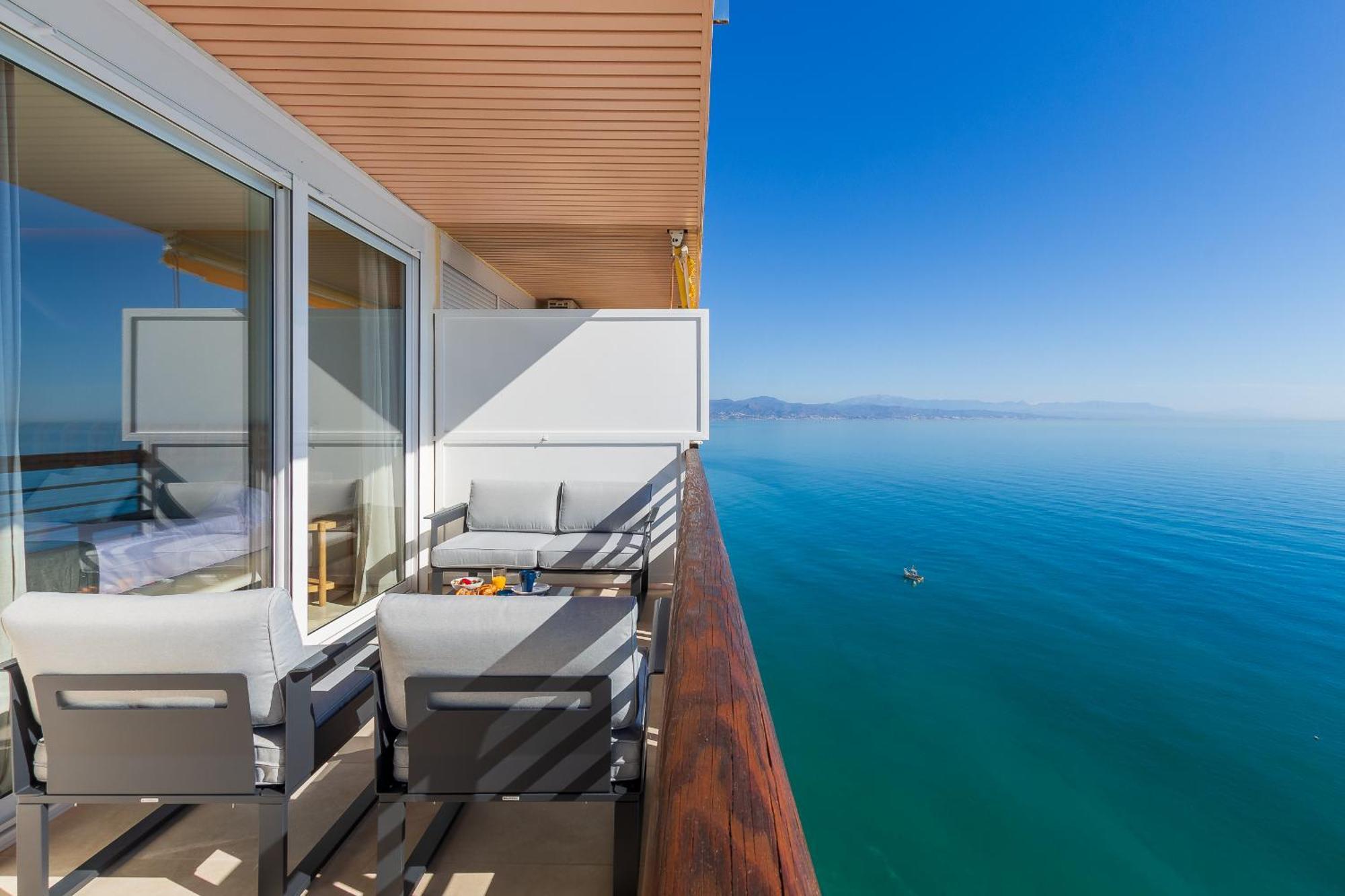 Santa Clara Modern & Exclusive Seafront Apartment Торремолинос Экстерьер фото